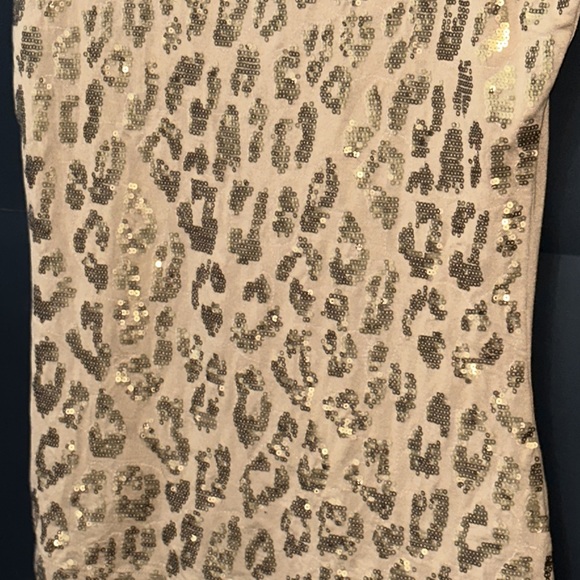 Cache Textured Gold Muscle T - Picture 5 of 6